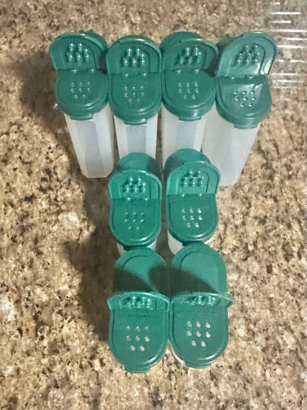Tupperware Spice Shakers Set of 8 - 4 large and 4 small hunter green seals!